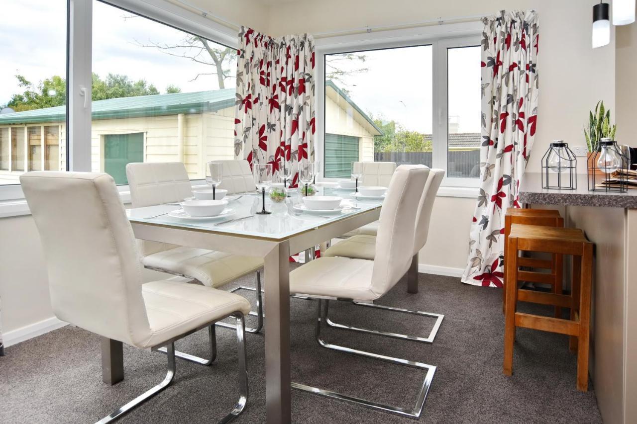 Weston Villa - Spacious & Family Friendly - Bookahome 基督城 外观 照片